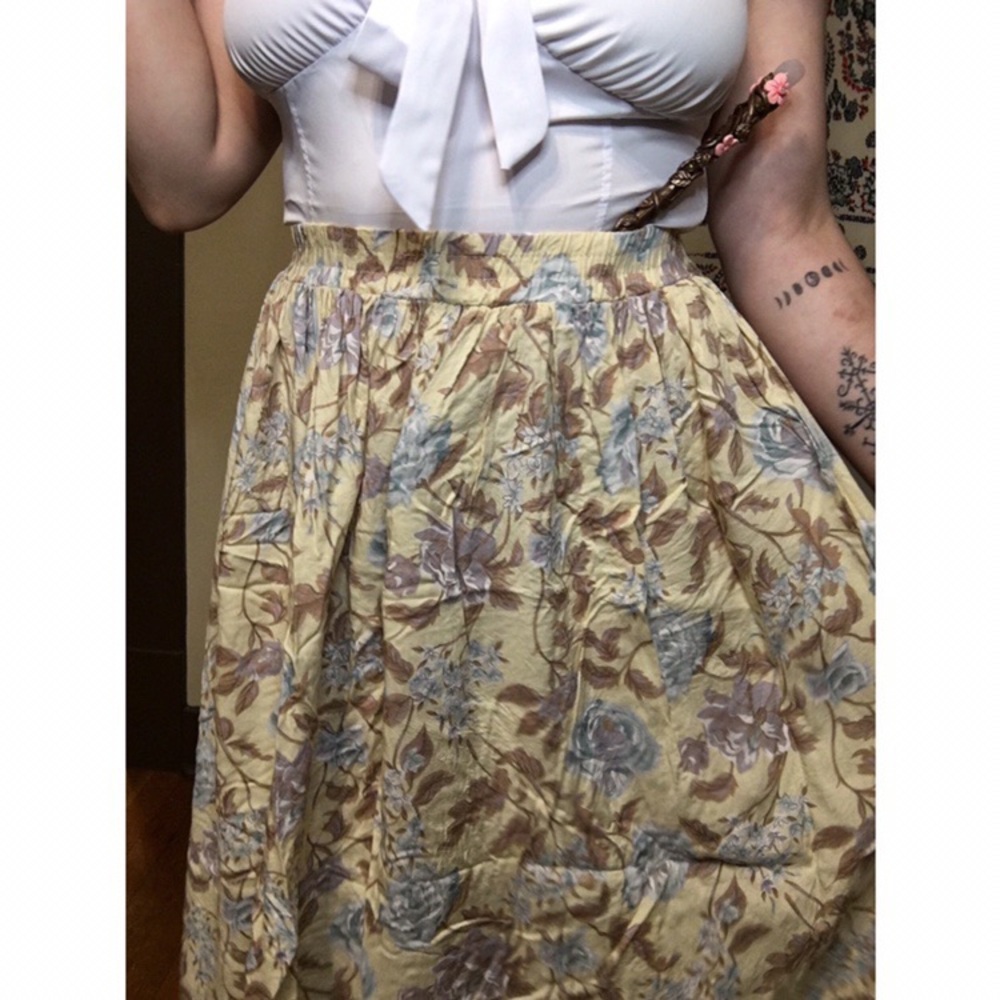 floral vintage yellow pastel skirt 🌻🐝🌻
